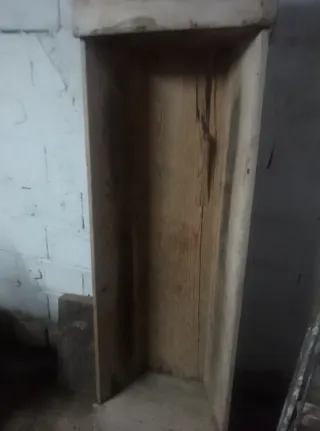 Artesa de madera antigua