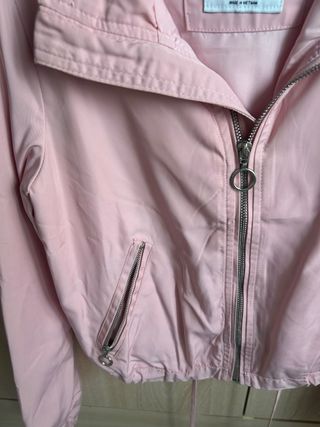 Chaqueta rosa Bershka Talla XS