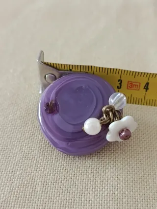 Anillo ajustable bisutería morado y blanco