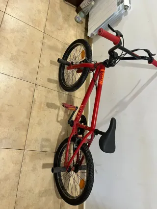 Bicicleta BMX Roja
