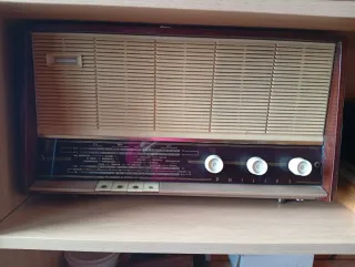 Radio Vintage Marrón y Beige