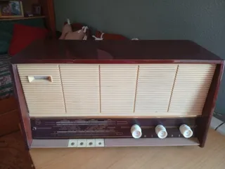 Radio Vintage Marrón y Beige