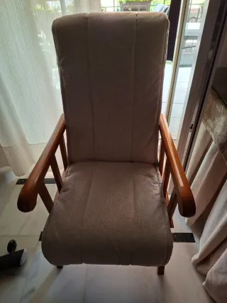 Mesa de madera con cristal y 2 balancines