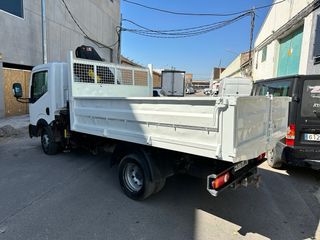 Camión Nissan NT400 Volquete y Basculante