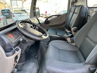 Camión Nissan NT400 Volquete y Basculante