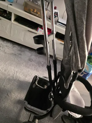 Triciclo evolutivo gris con capota
