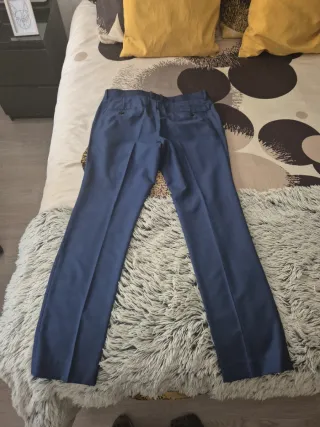 Traje azul Fórmula Joven talla 44 y corbata