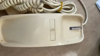 2Teléfono antiguo rojo