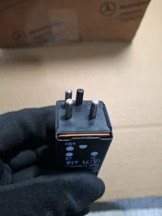 Relè HELLA 4DB 004 225-00 Mercedes w123