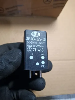 Relè HELLA 4DB 004 225-00 Mercedes w123