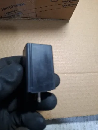 Relè HELLA 4DB 004 225-00 Mercedes w123