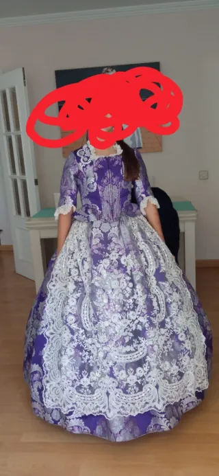 Traje de Fallera Morado y Blanco