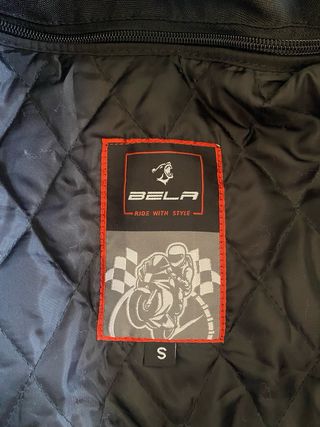 Chaqueta de moto marca Bela.
