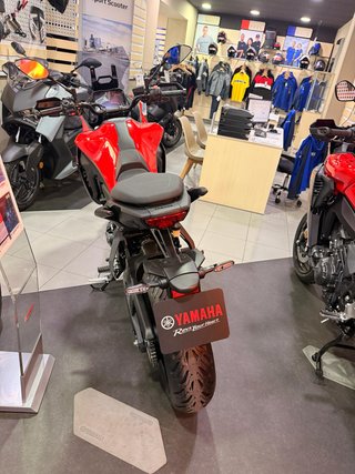 YAMAHA TRACER 7