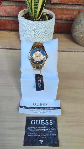 Elegante Reloj Analógico Guess Negro/Dorado,Hombre