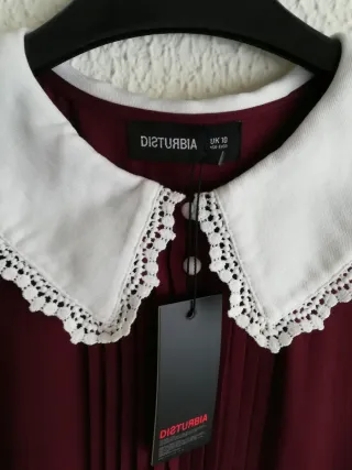 Vestido rojo midi cuello babydoll gotico