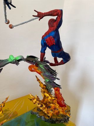 Set Statue Spider-Man e Aliante Goblin