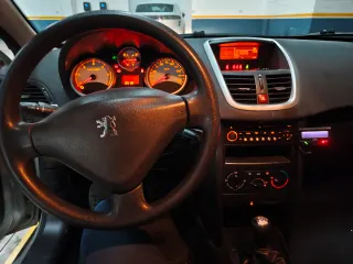 Peugeot 207  etiqueta b ITV abril 2027