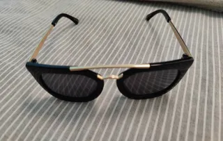 Gafas de sol mujer negras y doradas