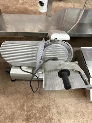 Cortadora de fiambres profesional