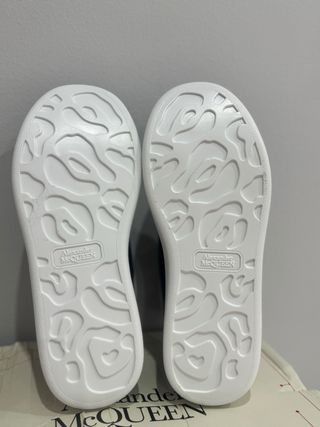 Alexander McQueen Negra y Blanca
