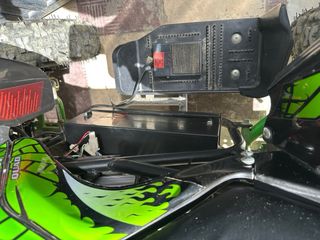Quad infantil eléctrico negro y verde
