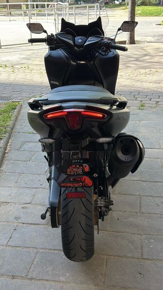 Yamaha T-Max 560 Tech Max finales 2020 Gris