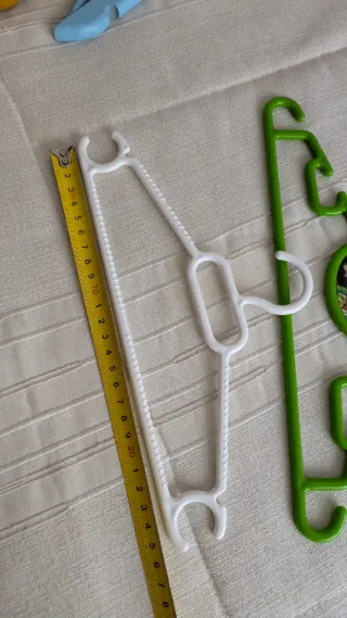 33 Perchas Infantiles Plástico