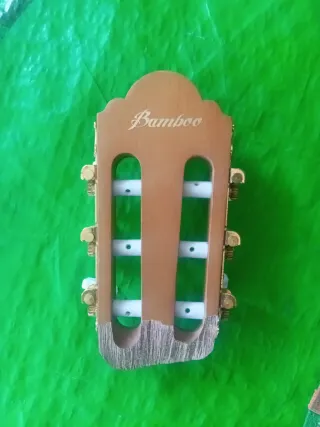 Clavijeros de guitarra dorados