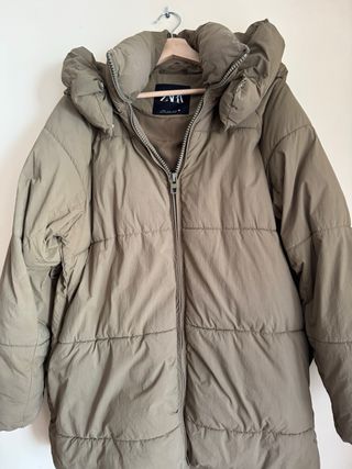 Plumas acolchado Zara Caqui