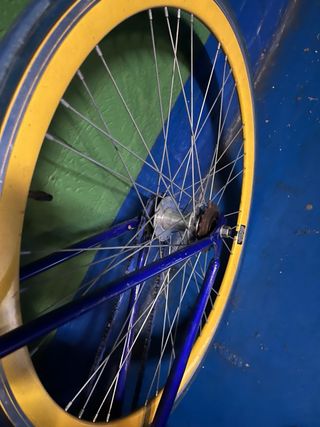 Bicicleta Fixie Azul y Amarilla.