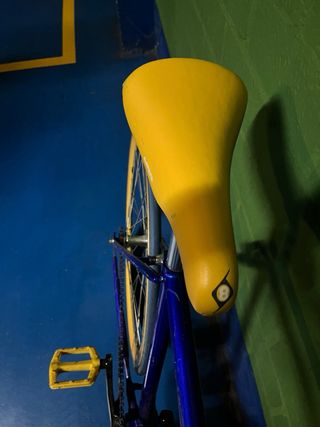 Bicicleta Fixie Azul y Amarilla.