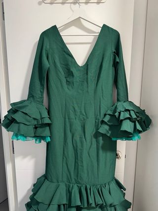 Traje de flamenca verde con volantes