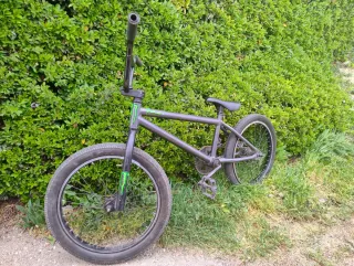 Bicicleta BMX gris