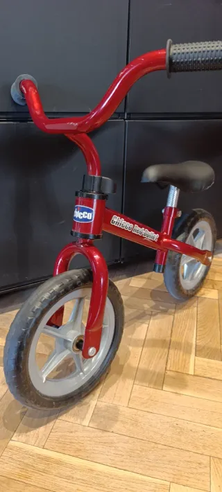 Bicicleta sin pedales Chicco Roja