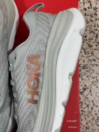 Hoka Gaviota 5 Gris y Dorado