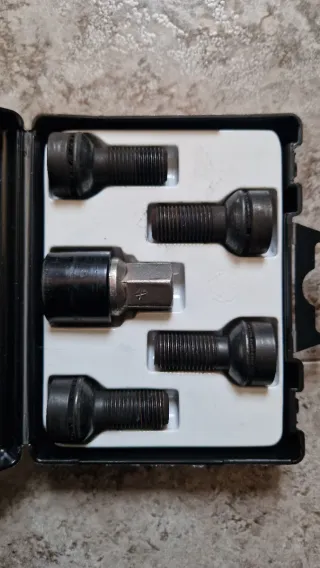 Tornillos Antirrobo para Ruedas Mercedes