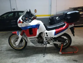 Moto Off-Road Roja y Blanca