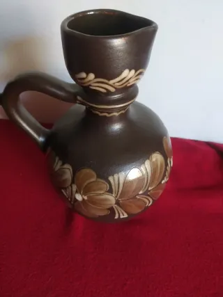 Antico vaso in ceramica decorato