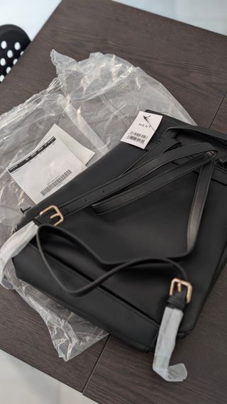 Mochila NEXT Negra con Bolsillo Frontal