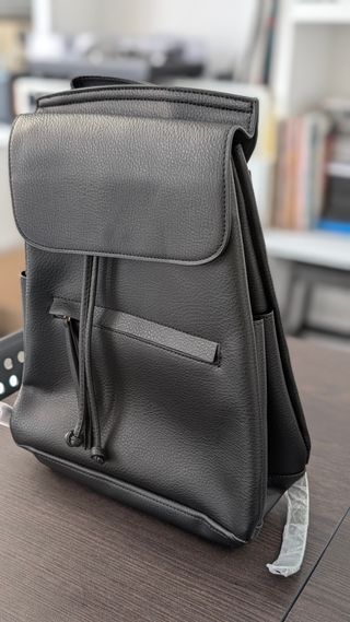 Mochila NEXT Negra con Bolsillo Frontal