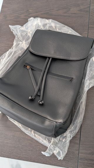 Mochila NEXT Negra con Bolsillo Frontal