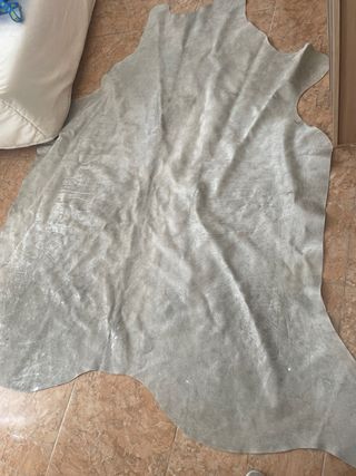 Alfombra efecto piel de vaca gris plateado