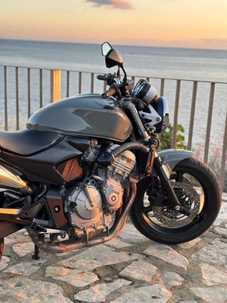 Hermosa honda CB Hornet 600f