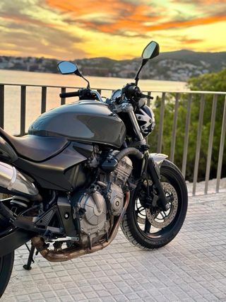 Hermosa honda CB Hornet 600f