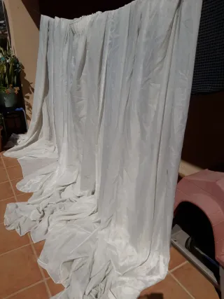 Cortinas o visillos de seda, 8 patas × 50€ URGEE