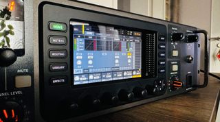 Mesa de mezclas digital Behringer X32 Rack