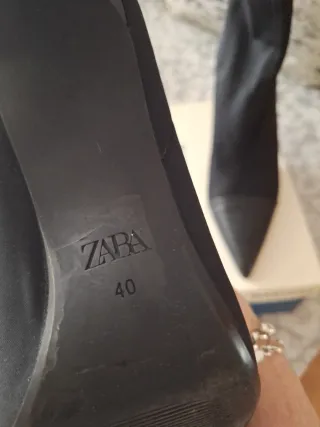 Botín tacón elástico puntera piel negro