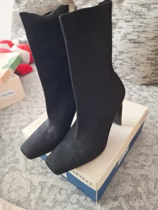 Botín elástico calcetín tacón Zara negro