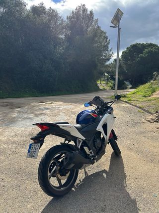 Honda CBR 250r - Moto deportiva azul y roja